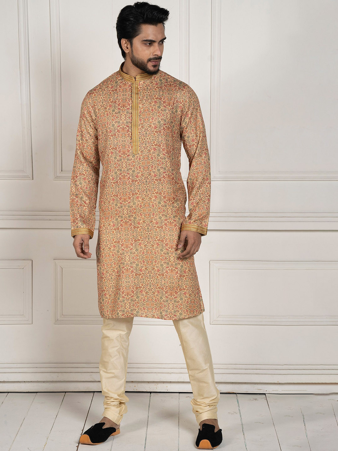 

KHAAS Men Floral Thread Work Indie Florals Handloom Kurta, Peach