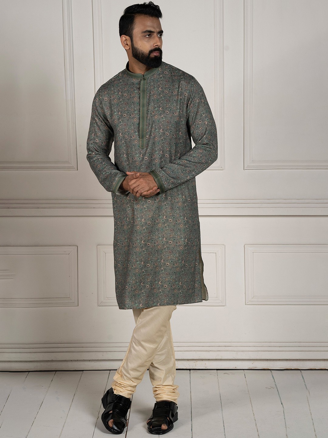 

KHAAS Men Geometric A-Line Extended Sleeves Thread Work Indie Florals Handloom Kurta, Green