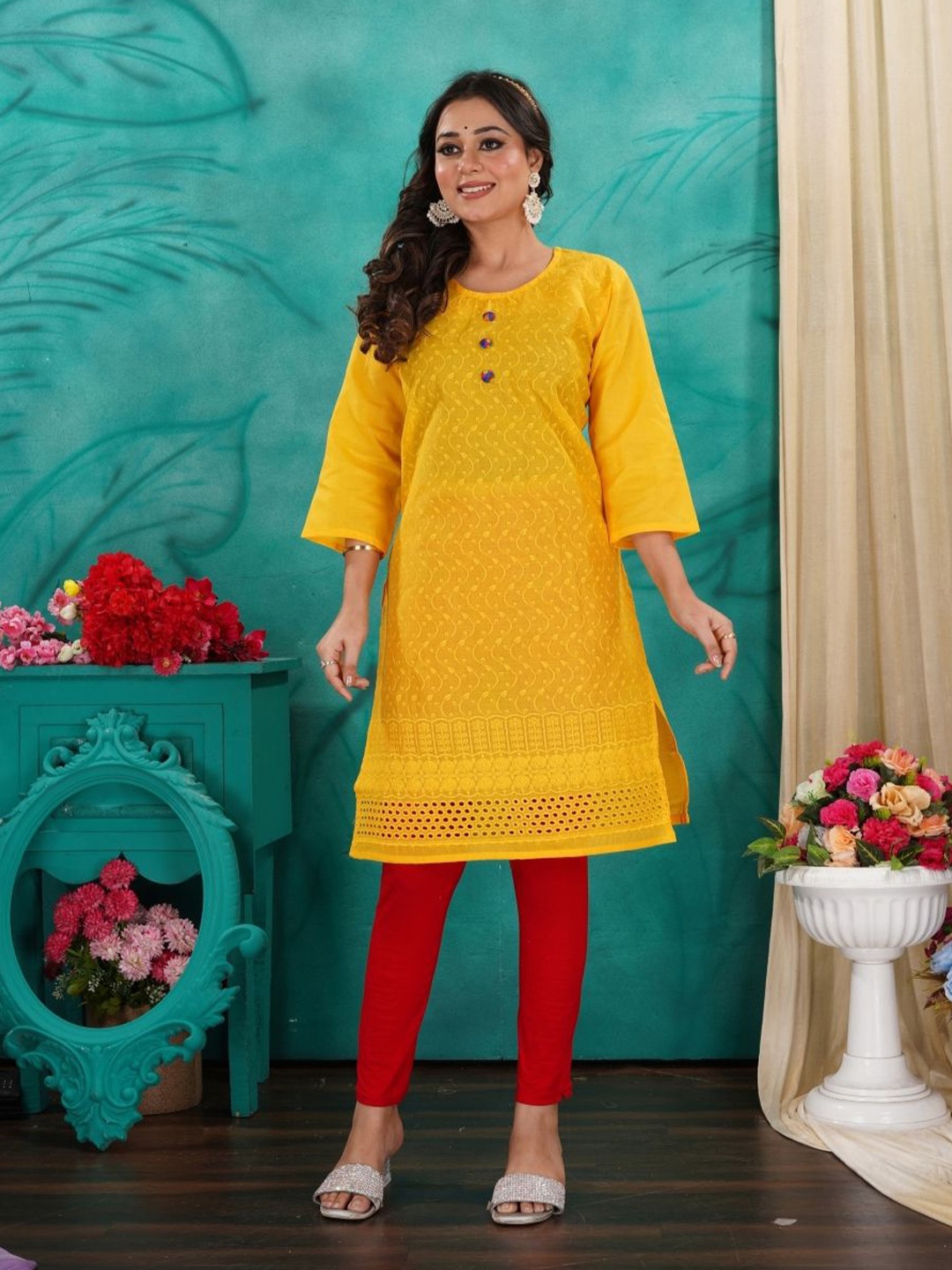 

BAESD Women Embroidered Chikankari Straight Kurta, Yellow
