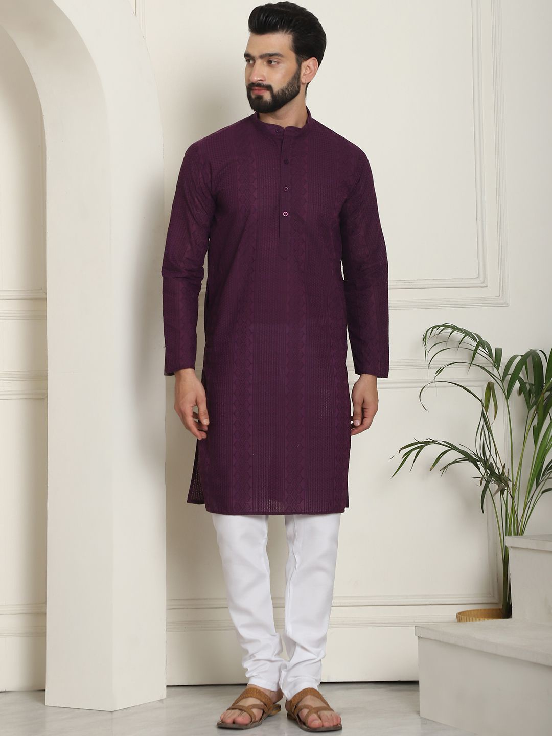 

SOJANYA Geometric Embroidered Thread Work Mandarin Collar Pure Cotton Straight Kurta, Purple