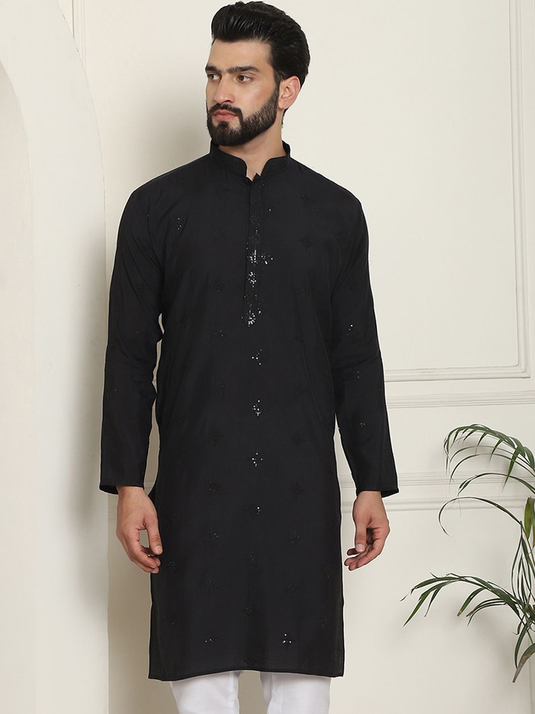 

SOJANYA Floral Embellished Sequinned Mandarin Collar Cotton Silk Straight Kurta, Black