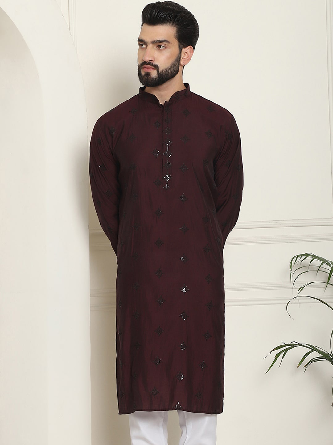 

SOJANYA Floral Embellished Sequinned Mandarin Collar Cotton Silk Straight Kurta, Maroon