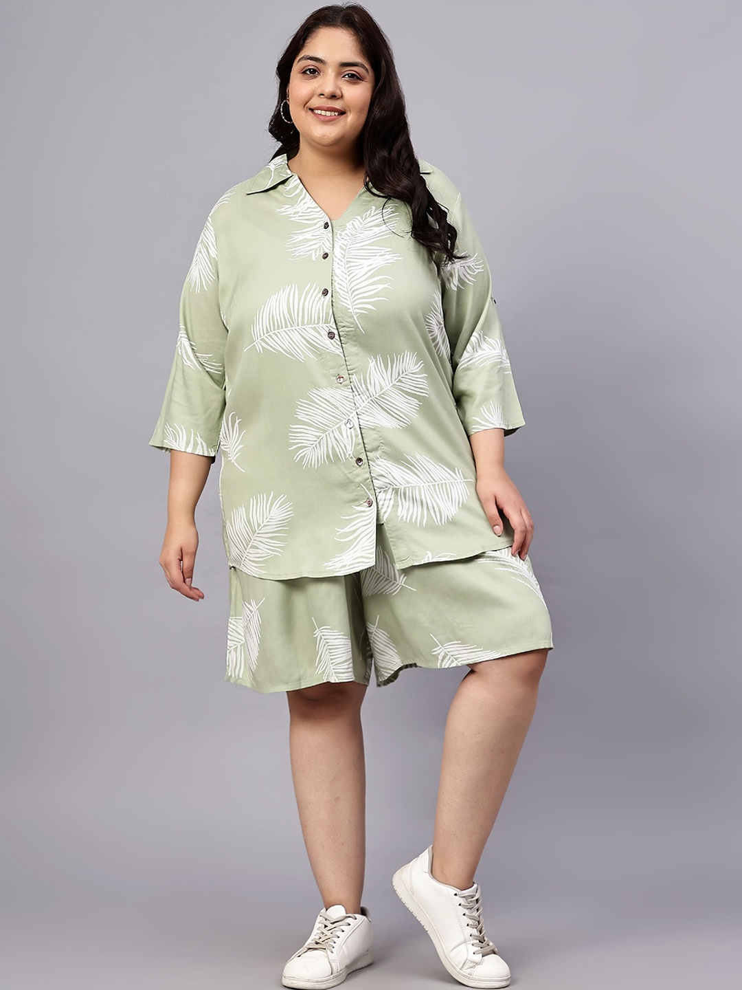 

Indietoga Plus Size Tropical Printed Roll-Up Sleeves Neck Shirt & Flared Shorts, Green