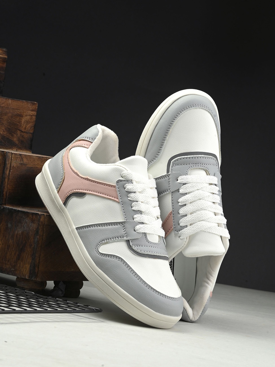 The Roadster Lifestyle Co Women Colorblocked Casual Shoes, White
