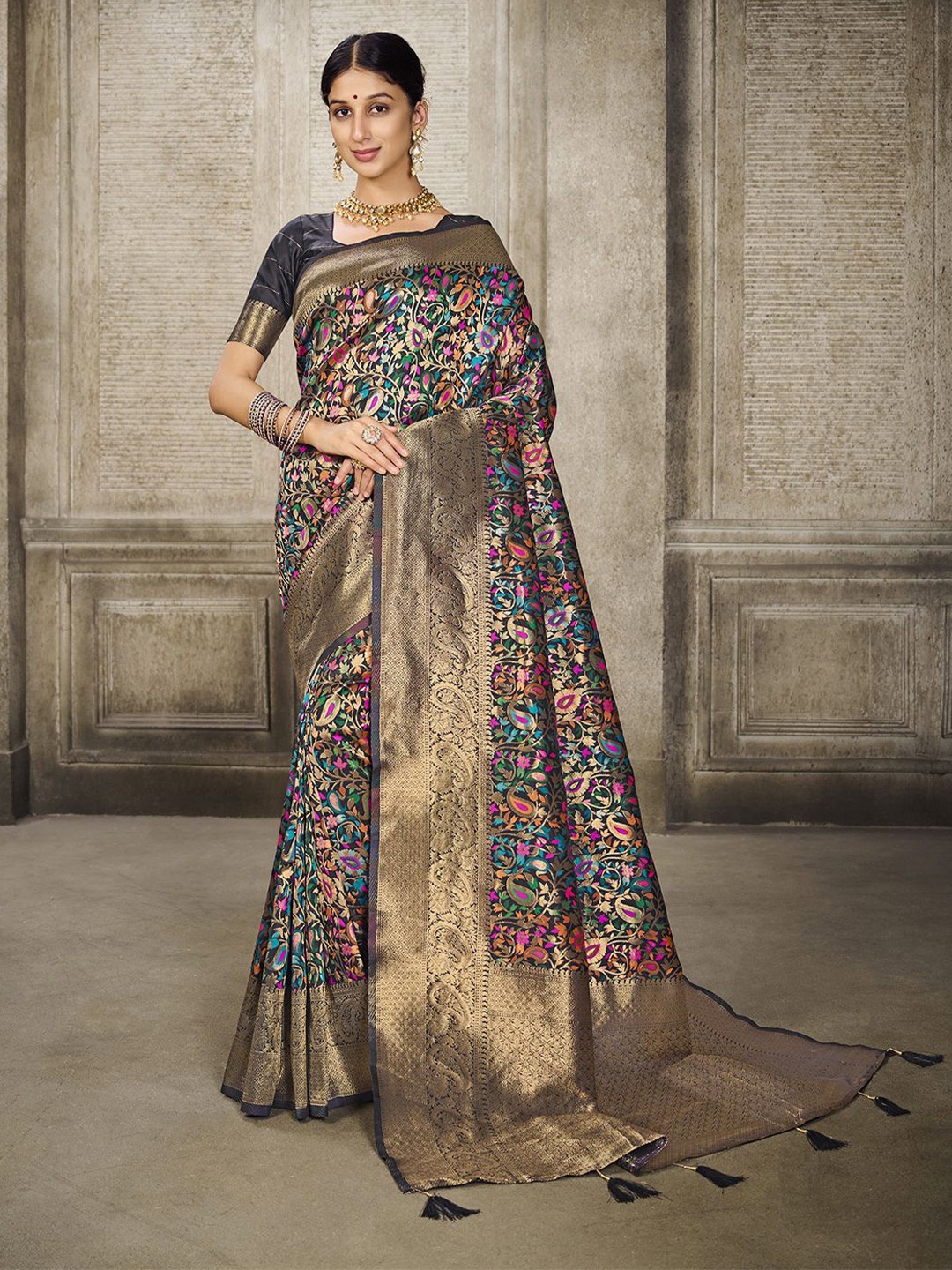 

Pionex Ethnic Motifs Zari Pure Silk Banarasi Saree, Black