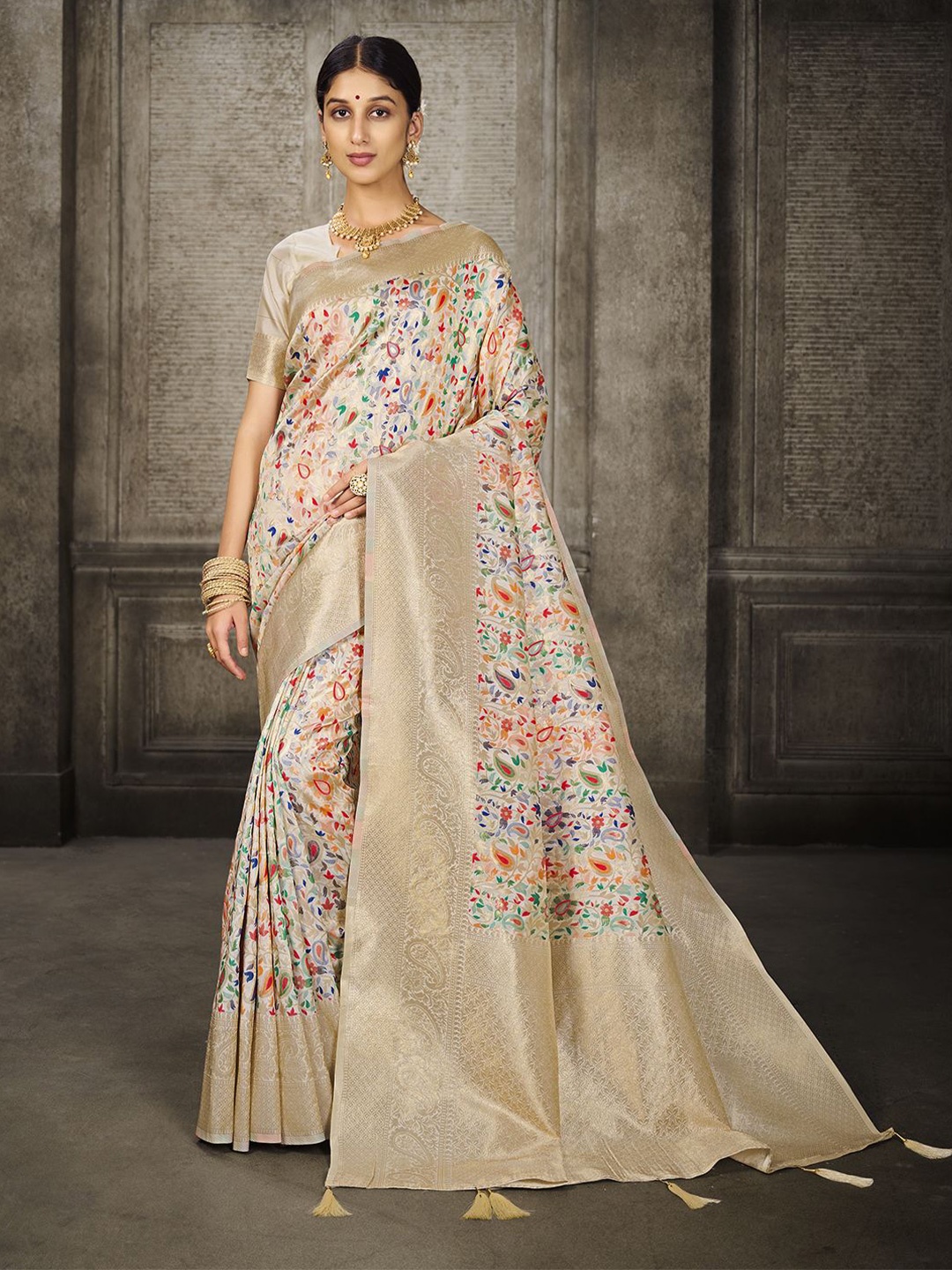

Pionex Ethnic Motifs Zari Pure Silk Banarasi Saree, White
