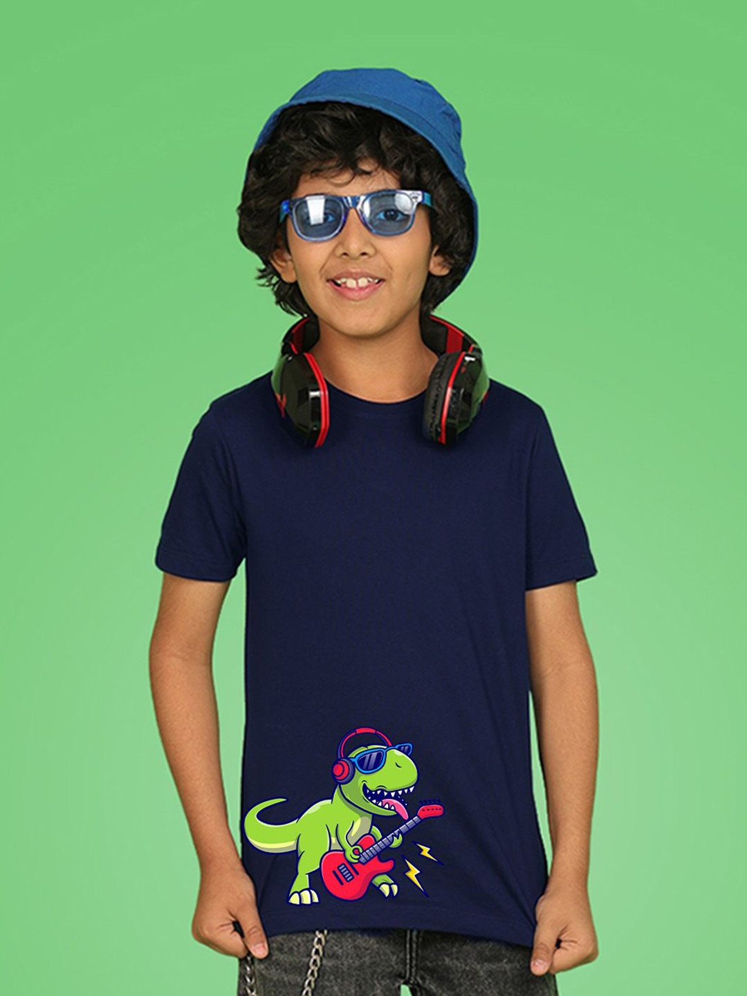 

NUSYL Boys V-Neck Applique T-shirt, Blue
