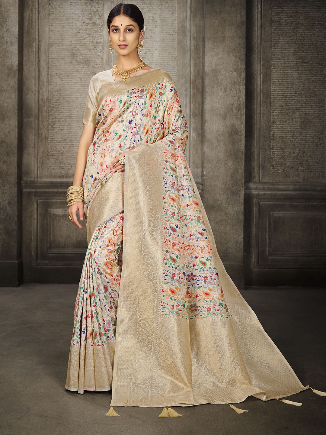 

Pionex Ethnic Motifs Zari Pure Silk Banarasi Saree, White