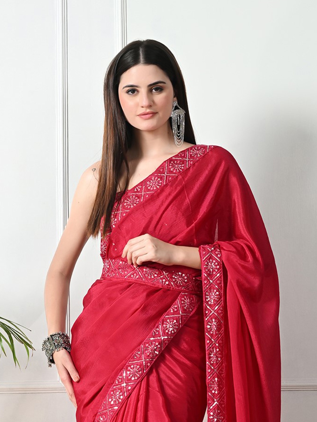 

Pionex Embroidered Sequinned Pure Chiffon Belted Saree, Pink