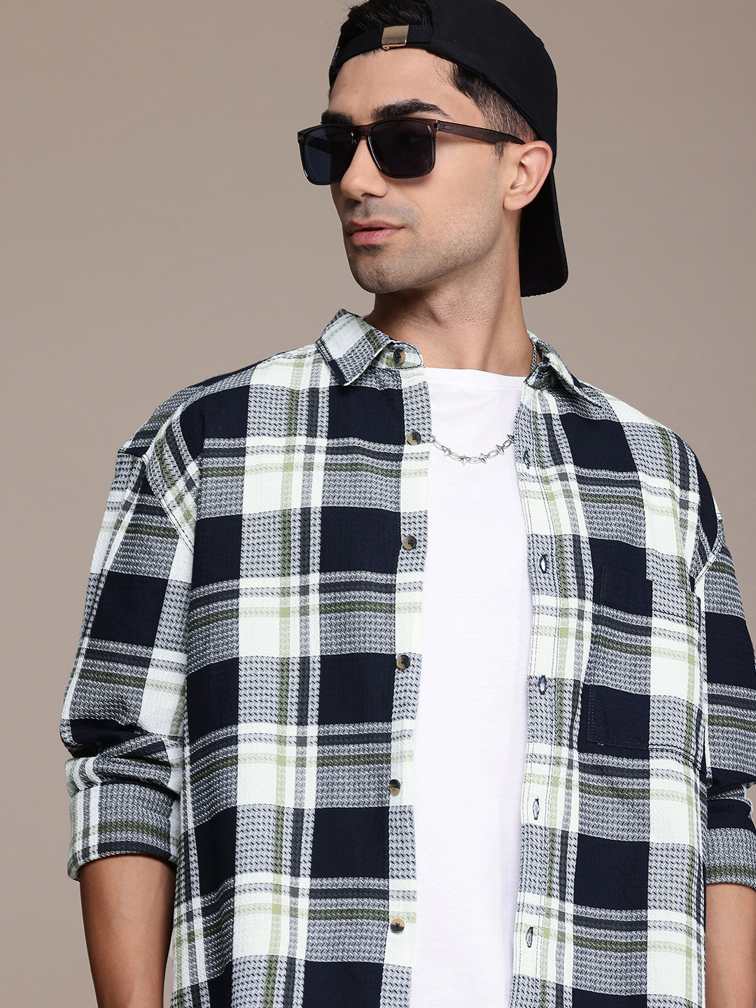 

Roadster Self Design Tartan Checks Relaxed Fit Drop-Shoulder Sleeve Casual Shirt, Navy blue