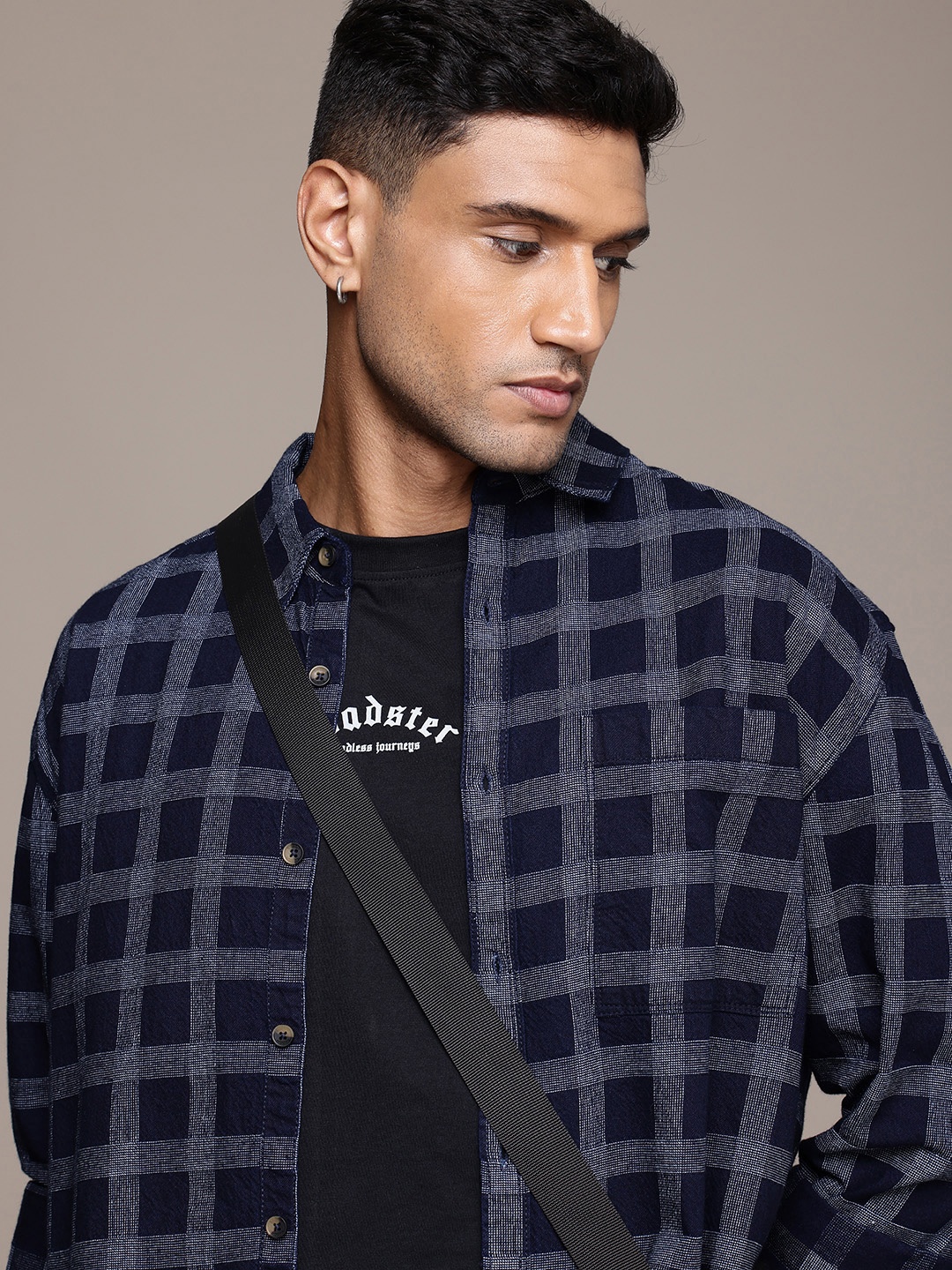 

Roadster Men Checked Relaxed Fit Pure Cotton Casual Shirt, Navy blue