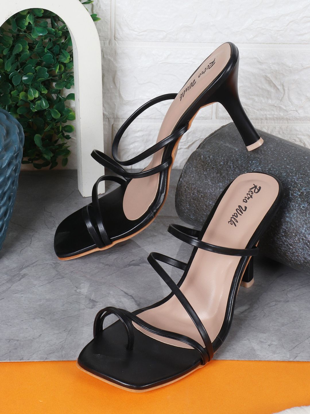 

Retro Walk Slim Heeled Sandals, Black