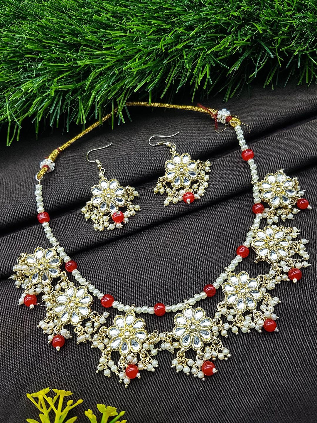 

GRIIHAM Women Gold-Plated Stone-Studded & Beaded Jewellery Set, Red