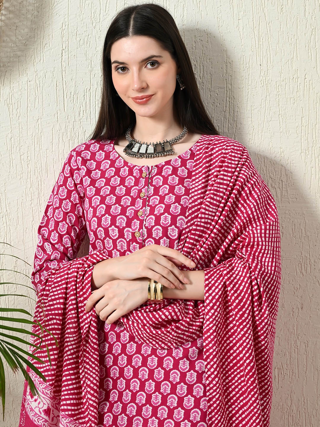 

VIDHANI Women Floral Printed Regular Kurta with Trousers & With Dupatta, Pink