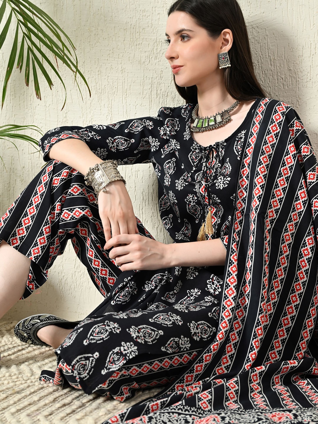 

VIDHANI Women Ethnic Motifs Printed Regular Kurta with Trousers & With Dupatta, Black