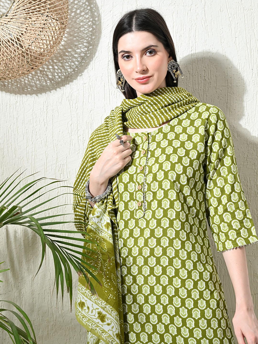 

VIDHANI Women Floral Printed Regular Kurta with Trousers & With Dupatta, Green