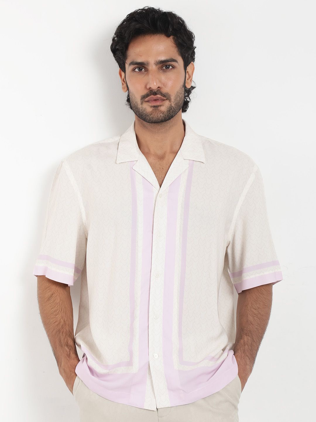 

RARE RABBIT Men Idir Abstract Printed Collar Boxy Shirt, Off white