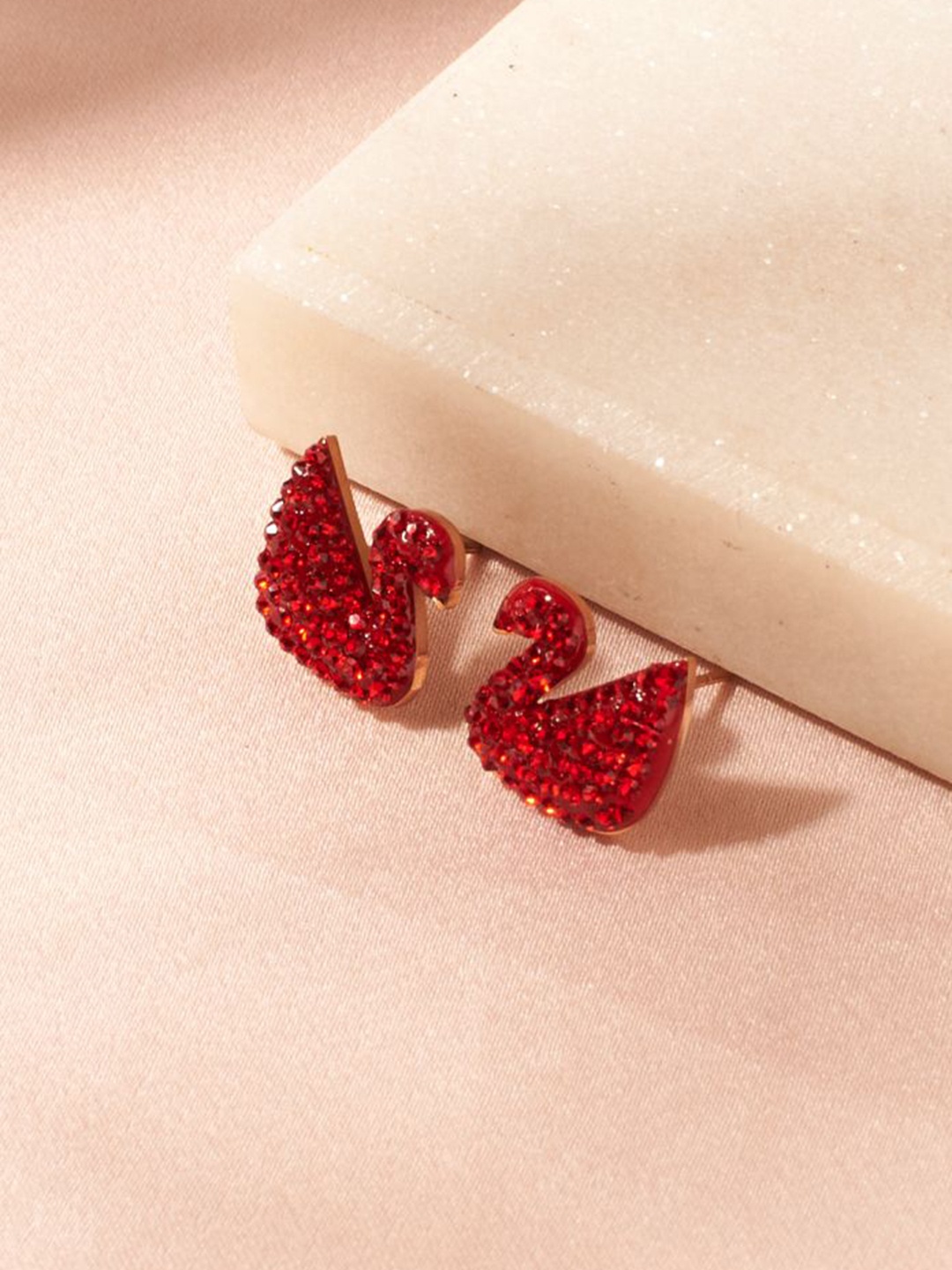 

SALTY Stainless Steel Contemporary Shinning Swan Studs Earrings, Red