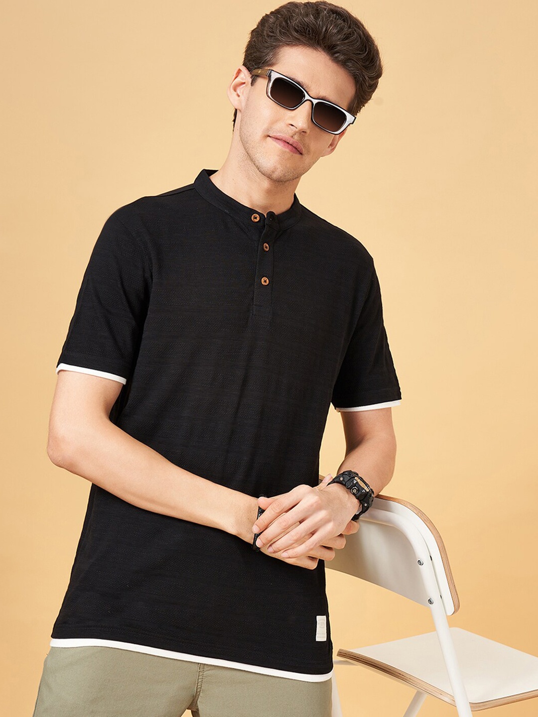 

People Men Solid Henley Neck Cotton T-shirt, Black