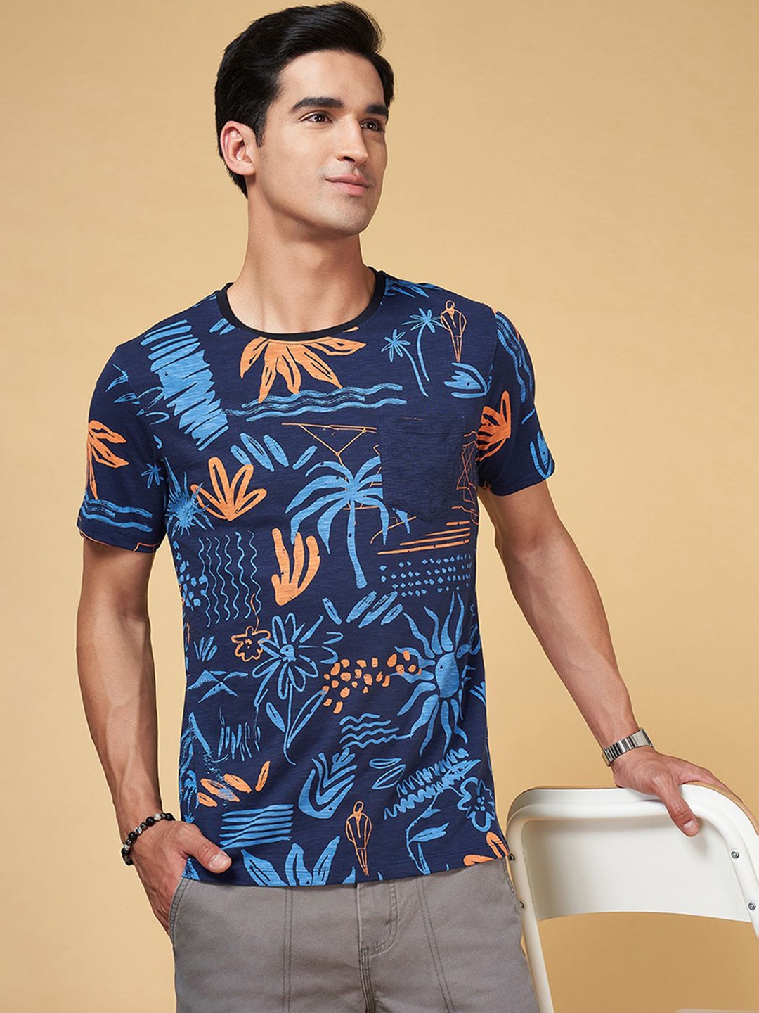 

Urban Ranger by pantaloons Men Floral Printed Round Neck Tropical Slim Fit T-shirt, Navy blue