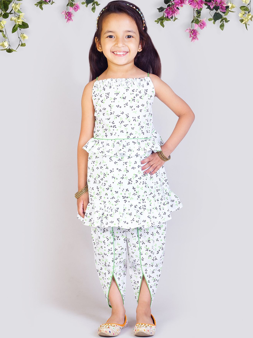 

Tangerine Closet Girls Floral Printed Regular Pure Cotton Kurta with Salwar, White
