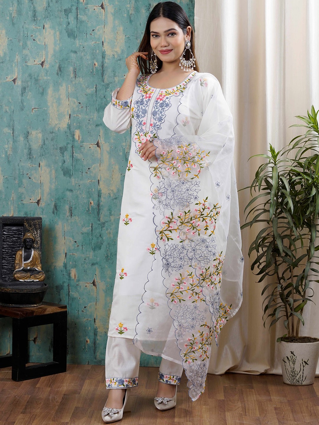

MEHNAM Women Floral Embroidered Regular Kurta with Pyjama With Dupatta, White