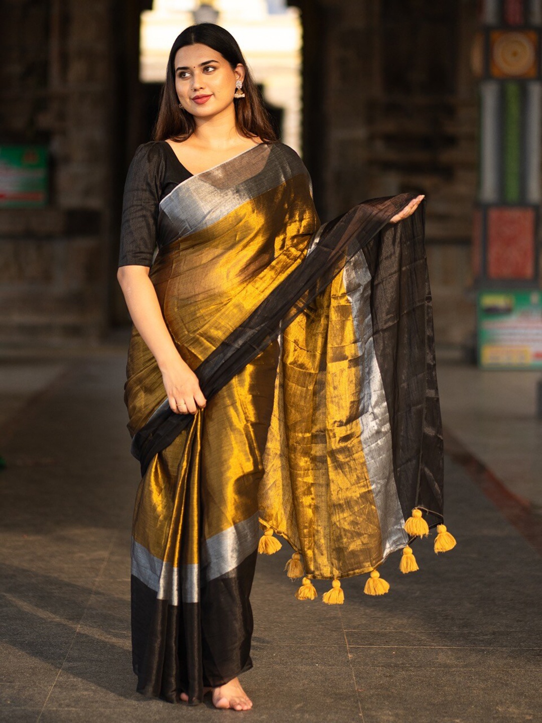 

I LOVE SAREES Solid Saree, Black