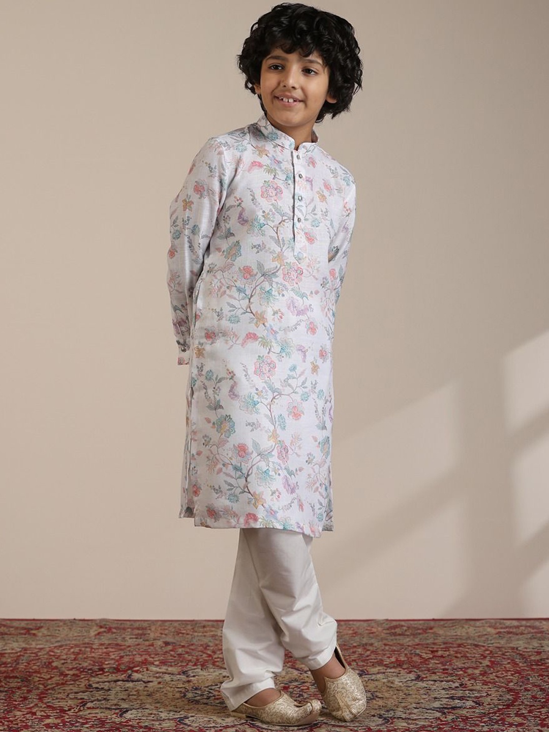 

Manyavar Boys Floral Printed Regular Kurta with Pyjamas, Off white