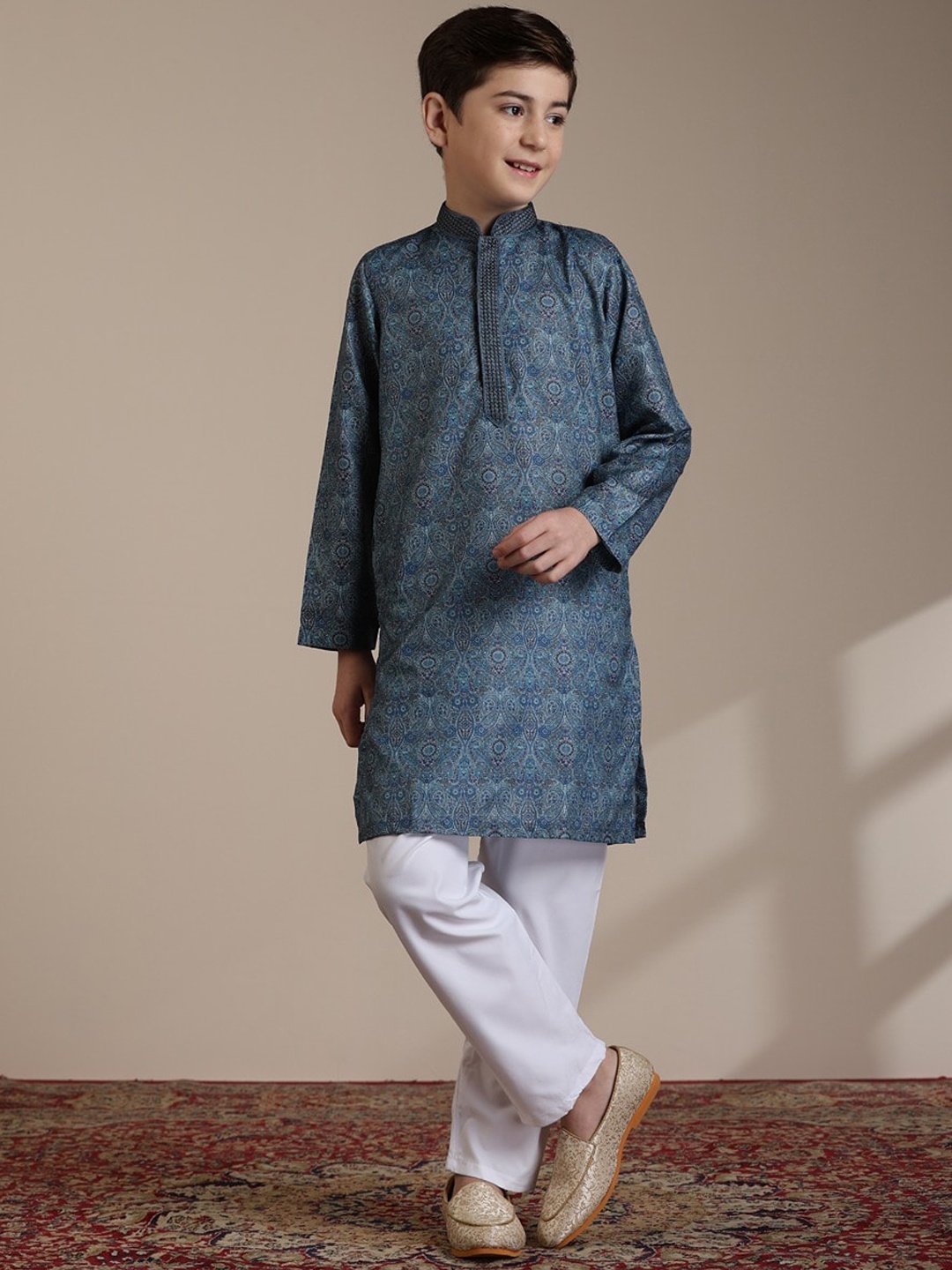 

Manyavar Boys Ethnic Motifs Embroidered Regular Kurta with Pyjamas, Blue