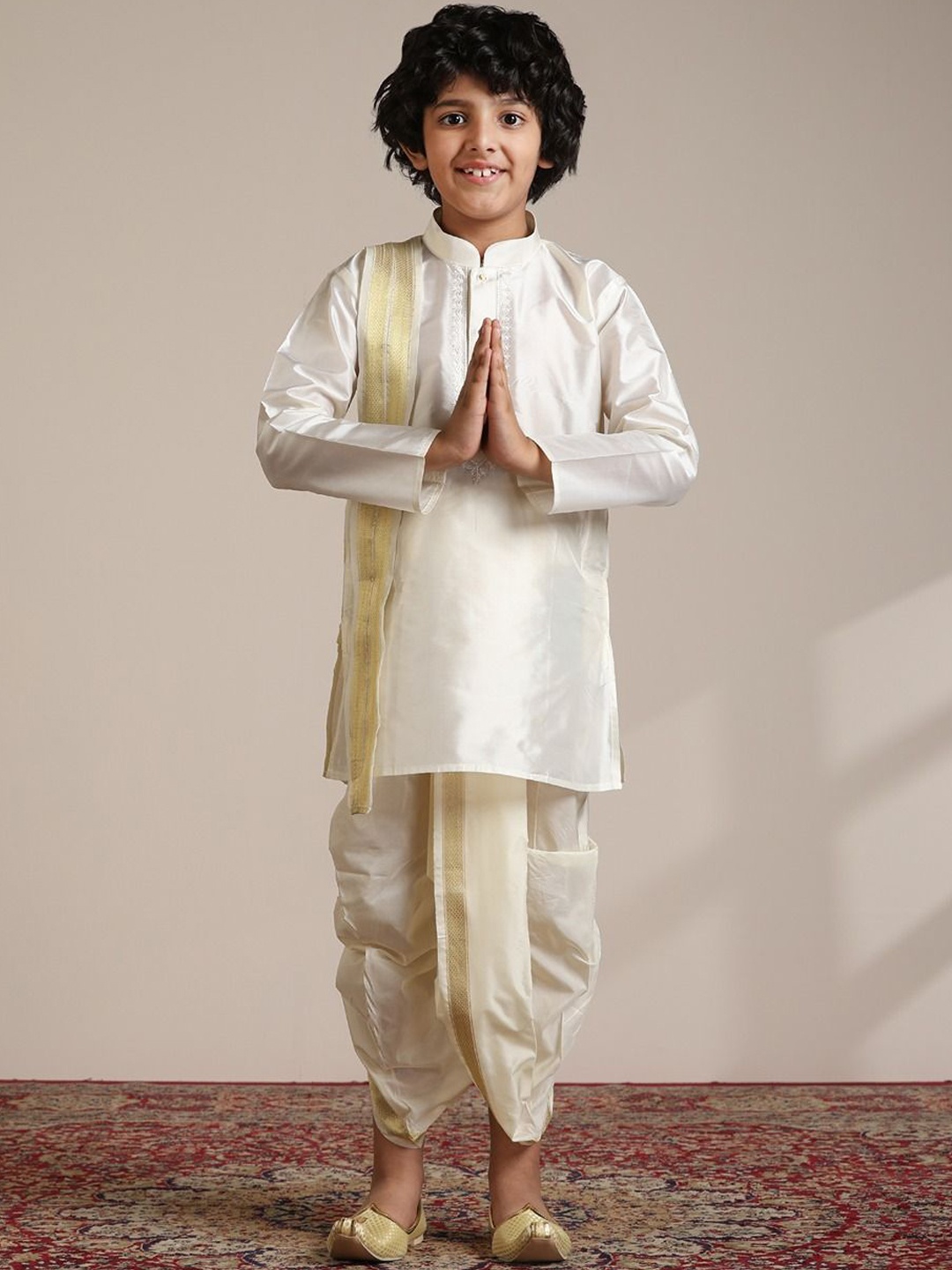 

Manyavar Boys Embroidered Mandarin Collar Regular Straight Kurta With Pancha & Dupatta, Cream