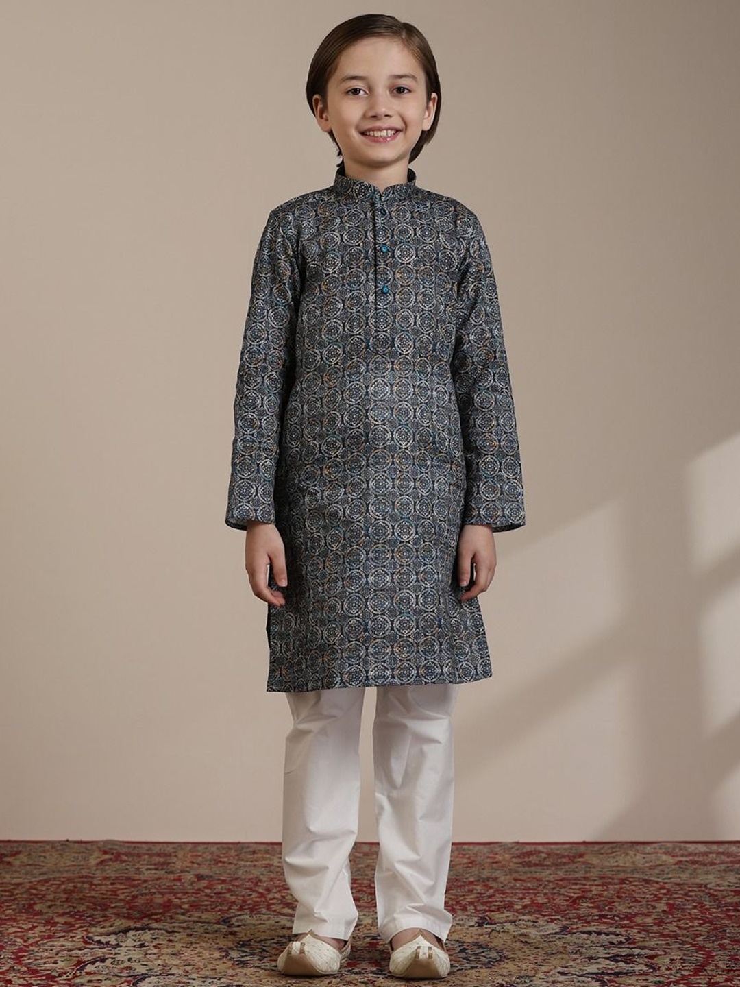 

Manyavar Boys Ethnic Motifs Printed Regular Straight Kurta With Pyjamas, Blue