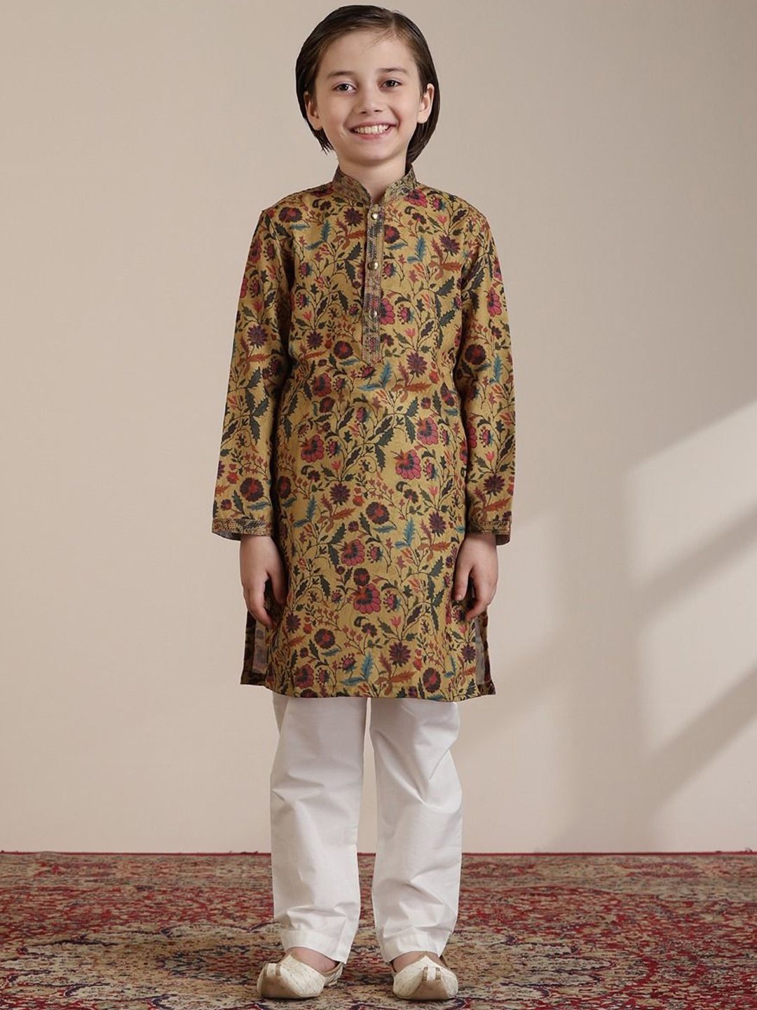 

Manyavar Boys Ethnic Motifs Printed Regular Straight Kurta With Pyjamas, Mustard