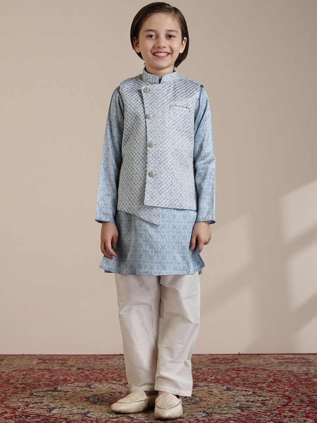 

Manyavar Boys Floral Printed Regular Straight Kurta With Pyjama & Nehru Jacket, Blue