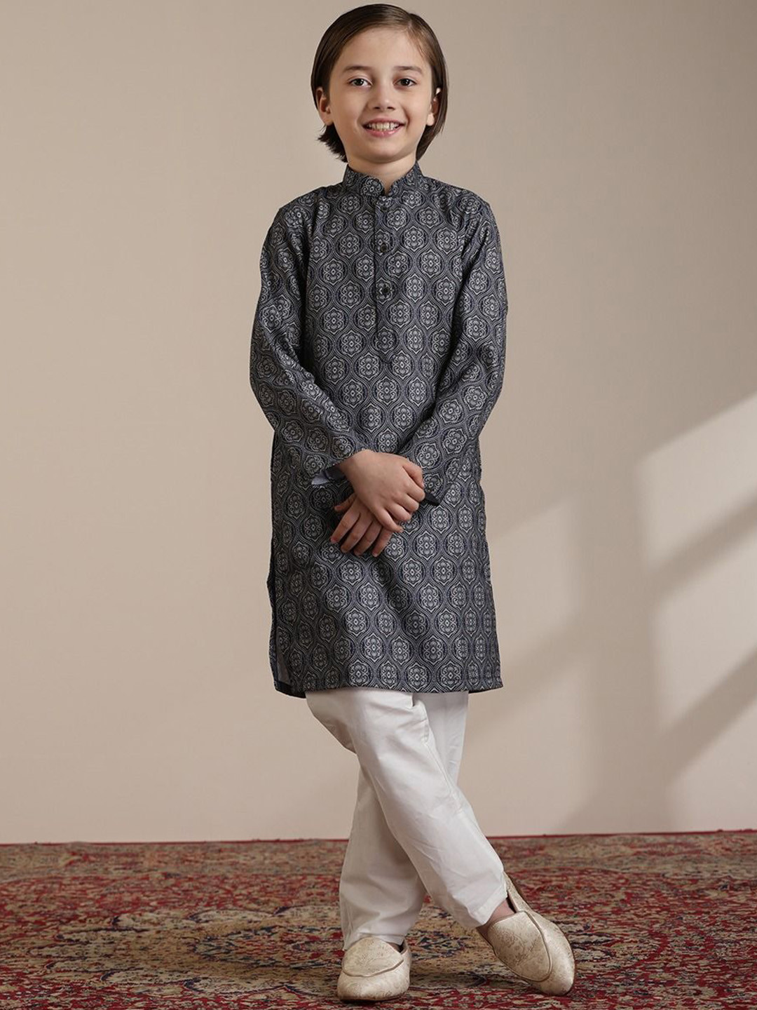 

Manyavar Boys Ethnic Motifs Printed Regular Straight Kurta with Pyjamas, Blue