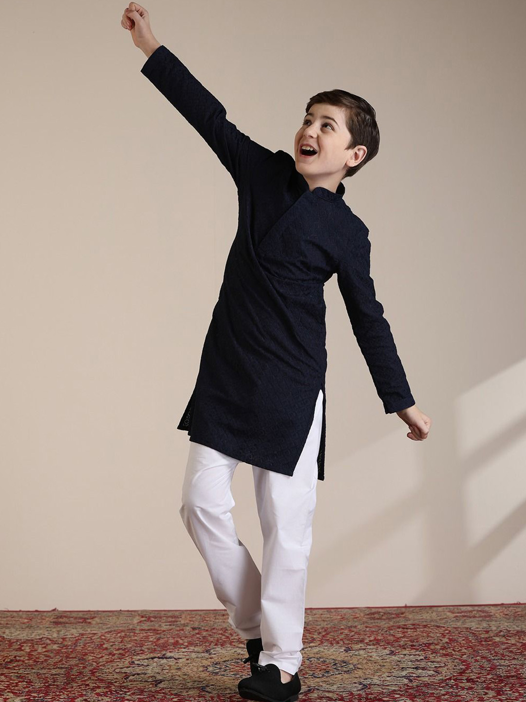 

Manyavar Boys Ethnic Motifs Embroidered Regular Thread Work Kurta with Pyjamas, Blue