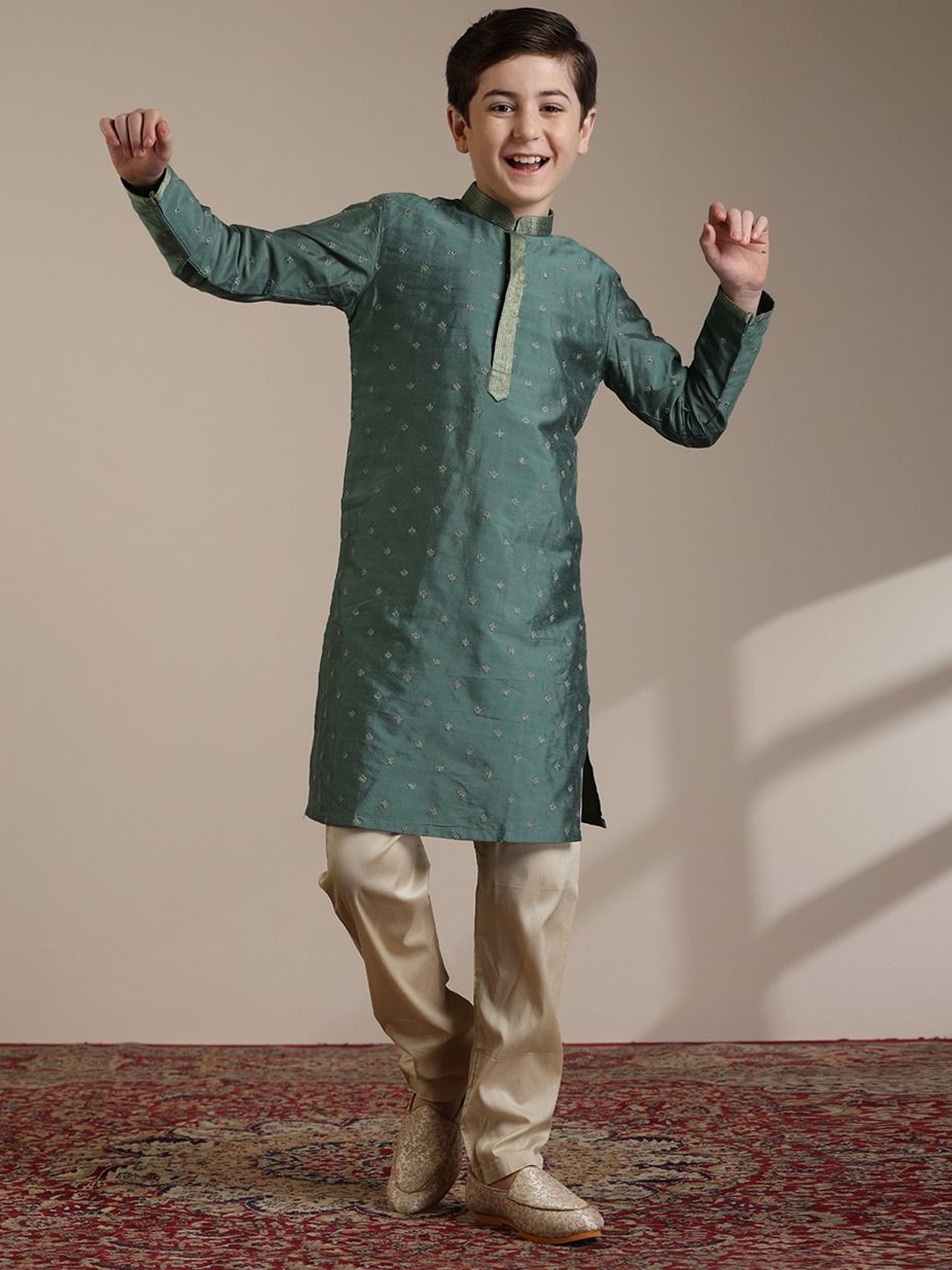 

Manyavar Boys Floral Embroidered Regular Thread Work Straight Kurta With Pyjamas, Olive