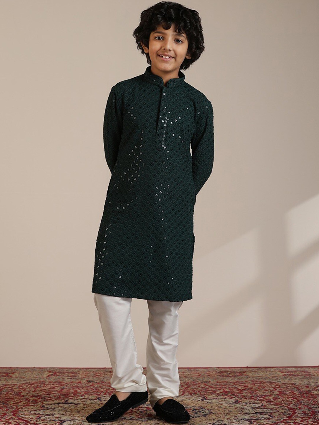 

Manyavar Boys Ethnic Motifs Embroidered Regular Chikankari Kurta with Pyjamas, Green