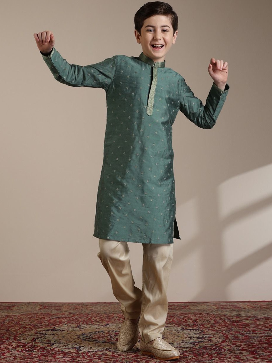 

Manyavar Boys Floral Embroidered Regular Thread Work Kurta with Pyjamas, Olive