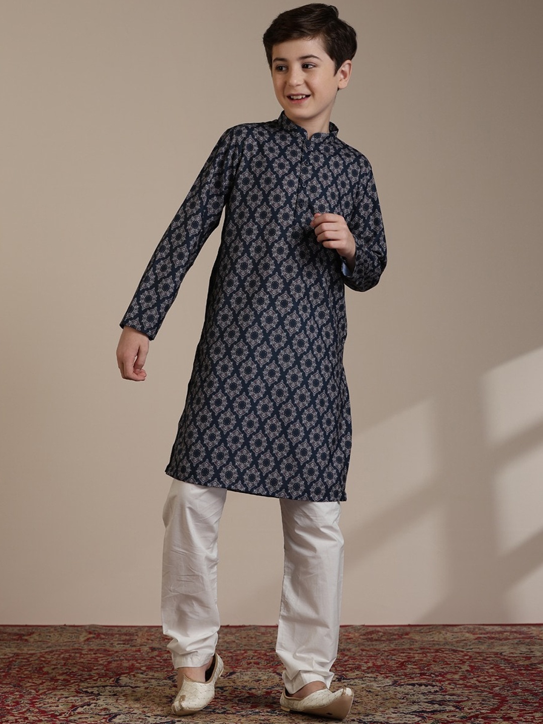 

Manyavar Boys Ethnic Motifs Printed Regular Kurta with Pyjamas, Blue