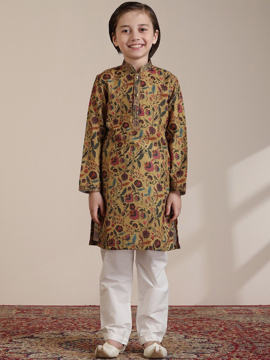 

Manyavar Boys Floral Printed Regular Kurta with Pyjamas, Mustard