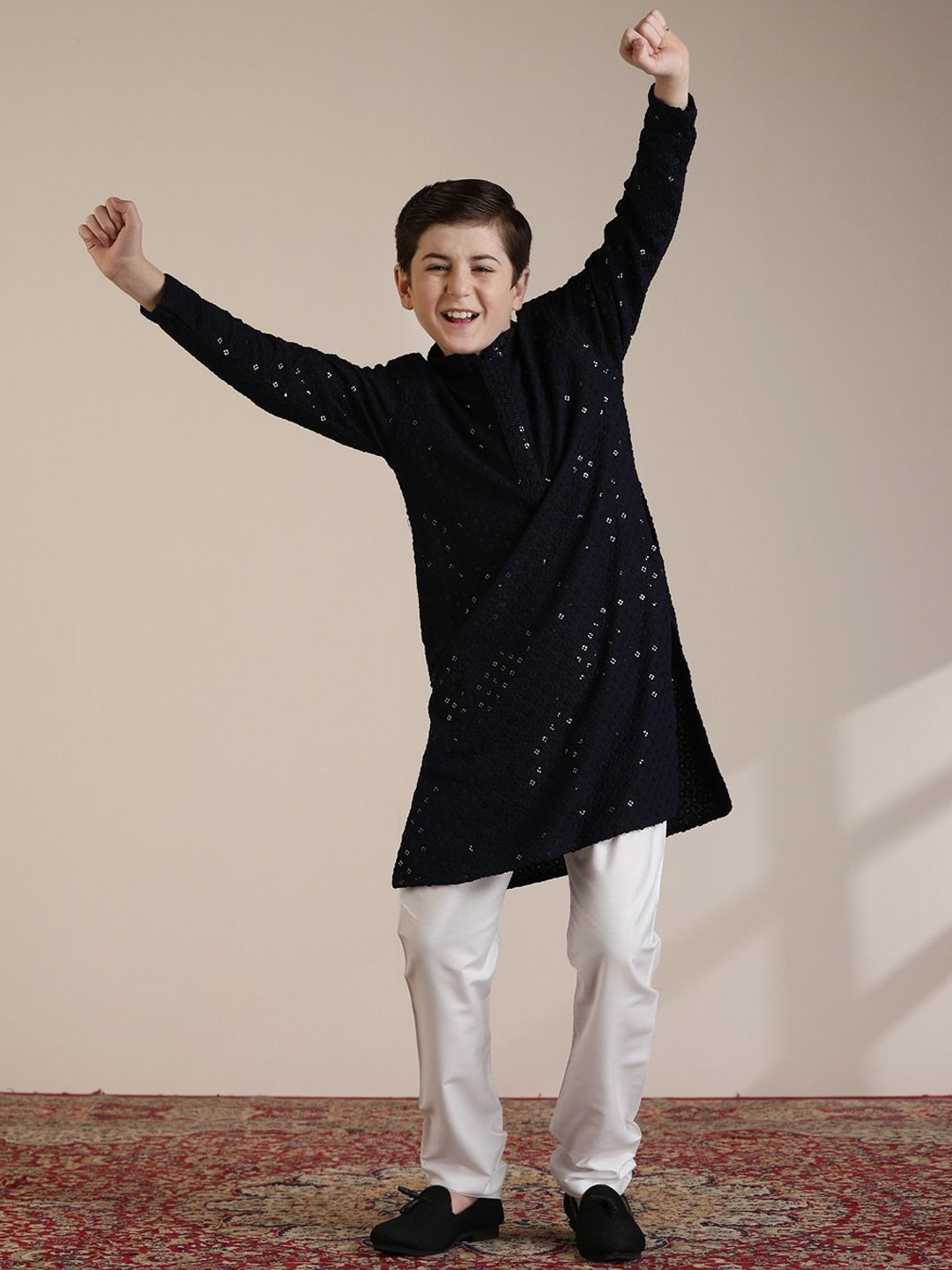 

Manyavar Boys Ethnic Motifs Embroidered Regular Chikankari Kurta with Pyjamas, Blue