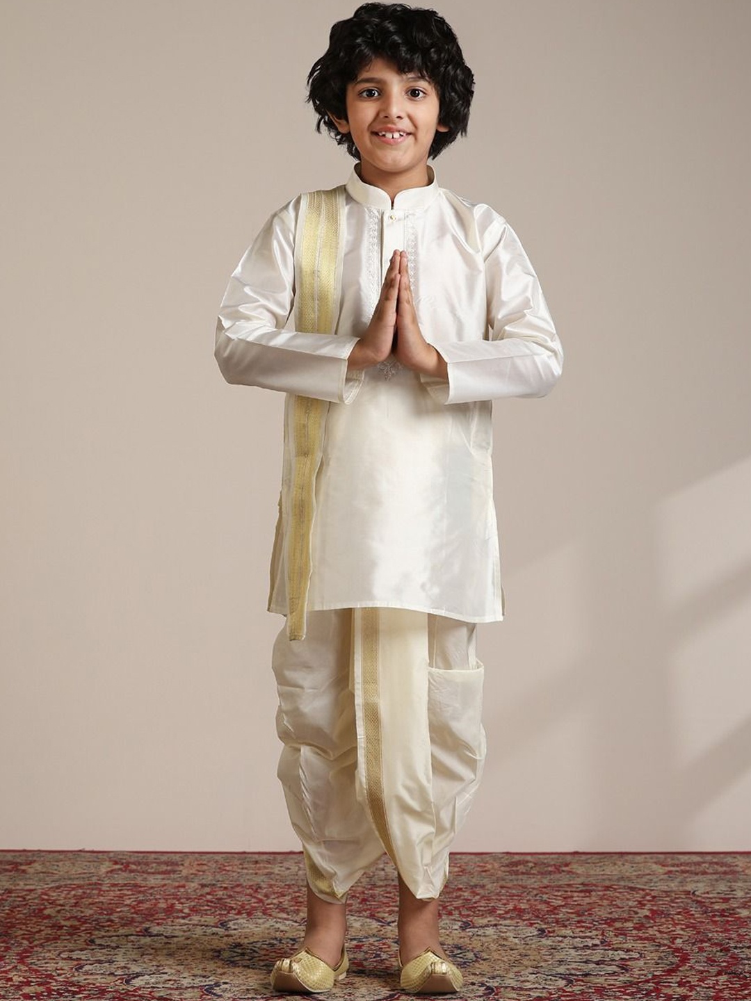 

Manyavar Boys Floral Embroidered Regular Thread Work Kurta With Dupatta, Cream