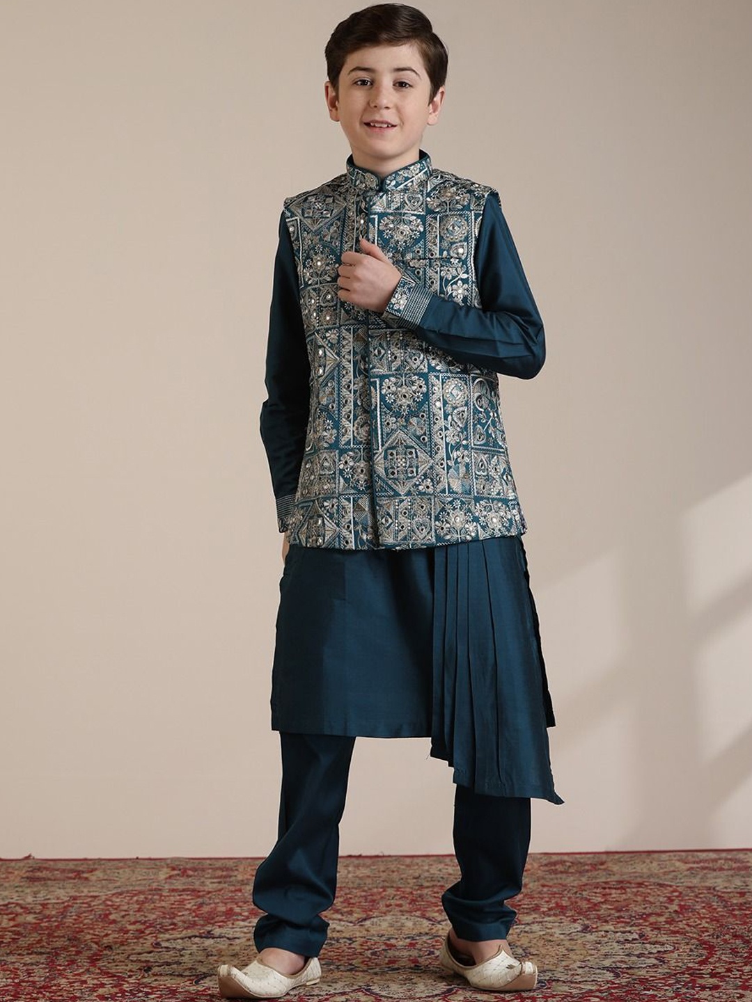 

Manyavar Boys Mandarin Collar Regular Straight Kurta With Pyjamas And Jacket, Teal