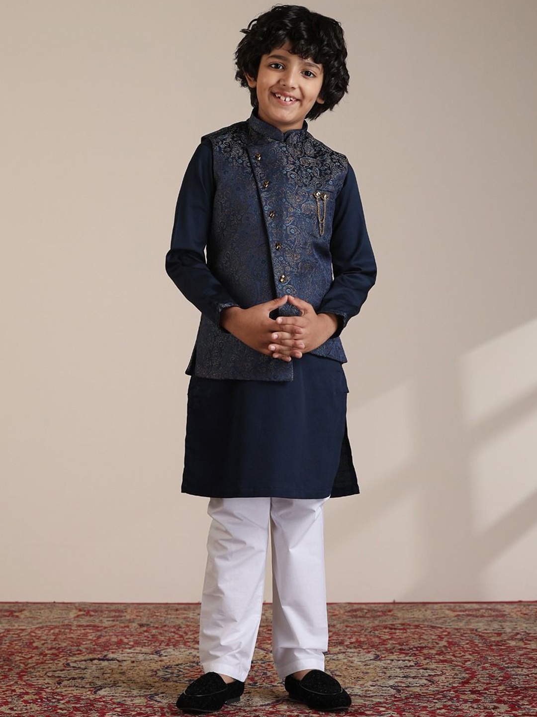 

Manyavar Boys Mandarin Collar Regular Straight Kurta And Pyjamas & Nehru Jacket, Blue