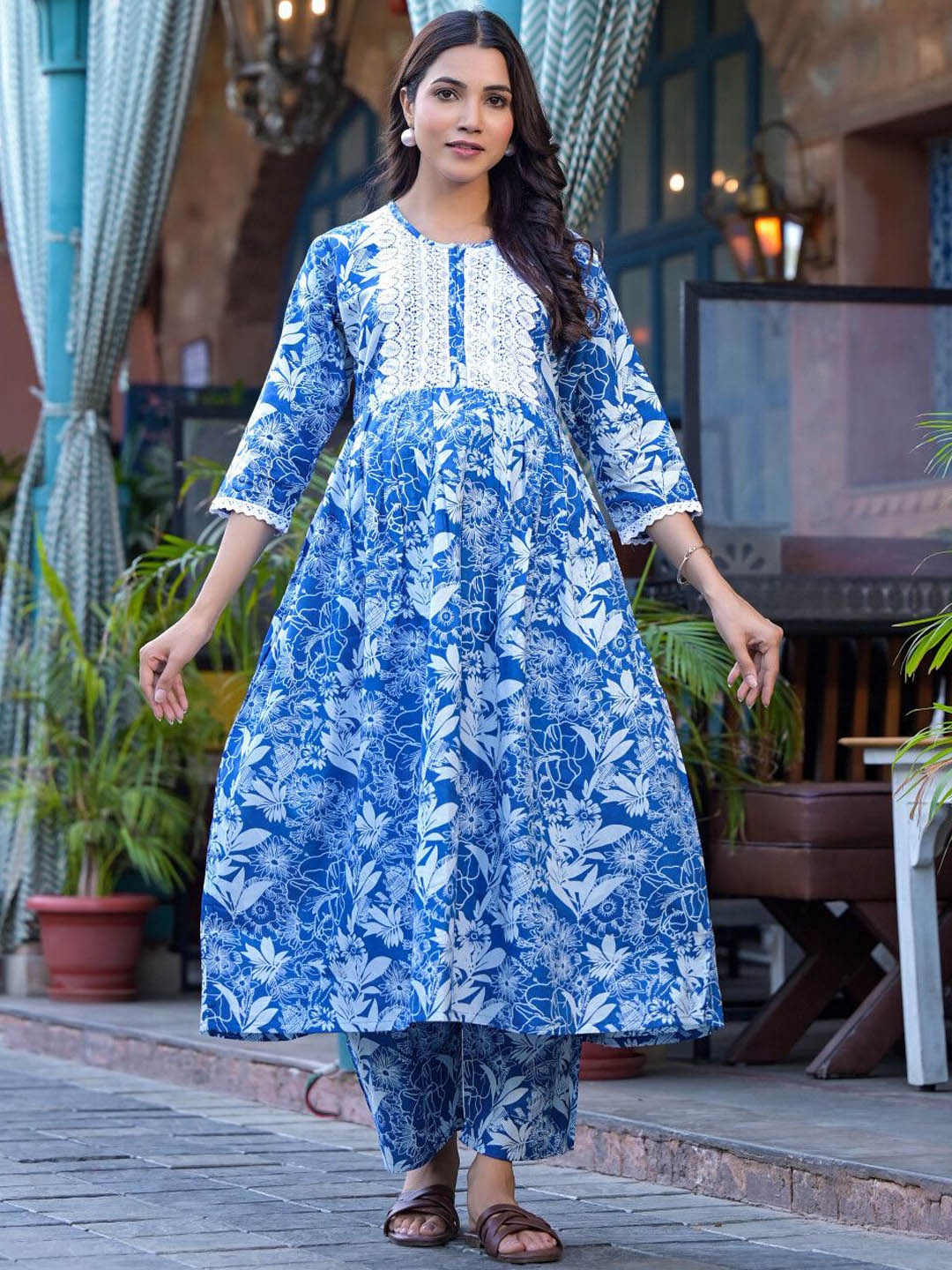 

Aujjessa Floral Printed Round Neck Thread Work Pure Cotton Maternity Kurta with Trousers, Blue