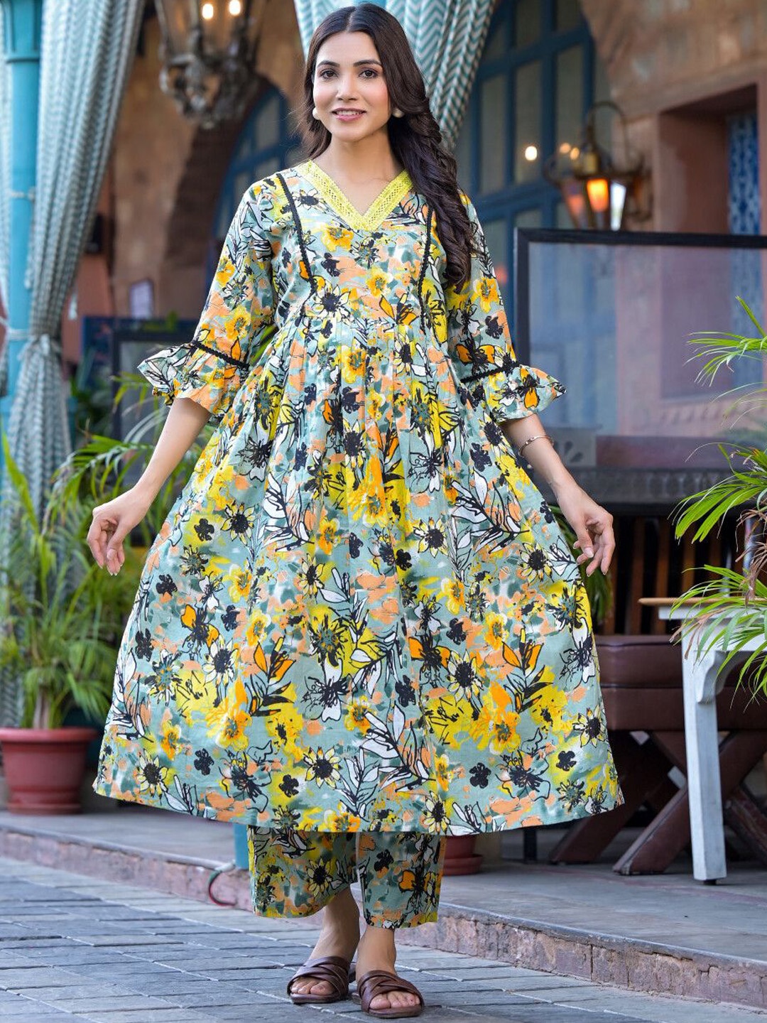 

Aujjessa Floral Printed V-Neck Bell Sleeves Pure Cotton Maternity Kurta with Trousers, Green