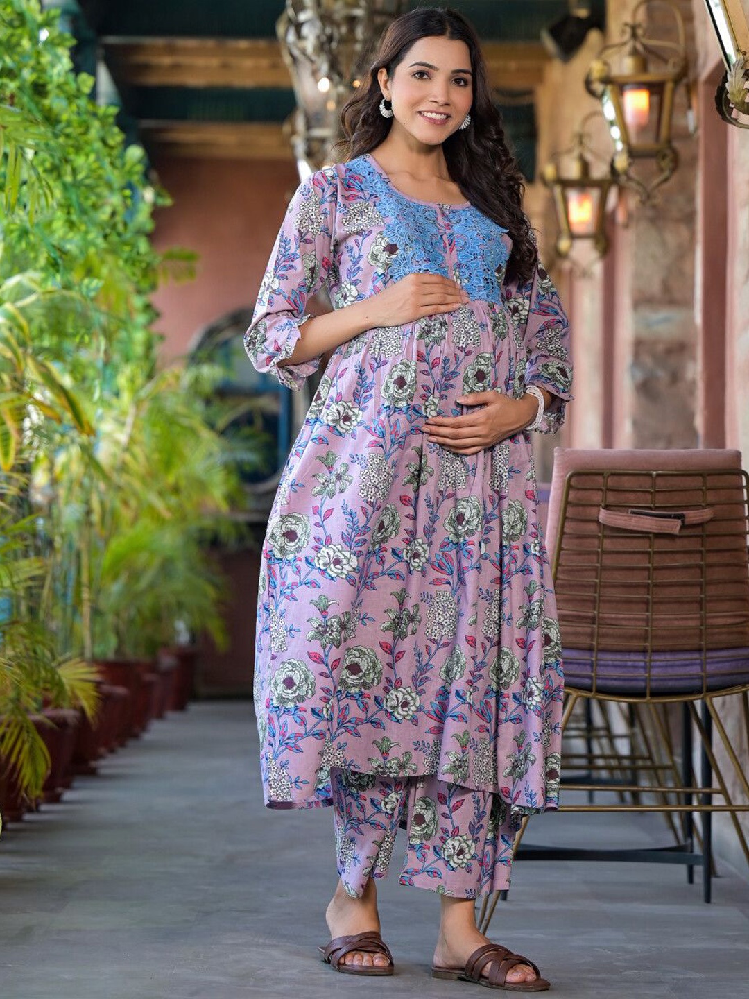 

Aujjessa Floral Printed Pleated Pure Cotton Maternity Kurta with Trousers, Lavender