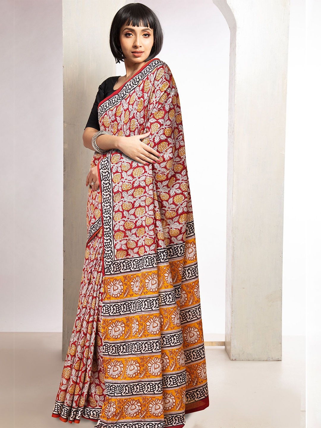

Unnati Silks Floral Pure Cotton Handloom Bagru Saree, Red