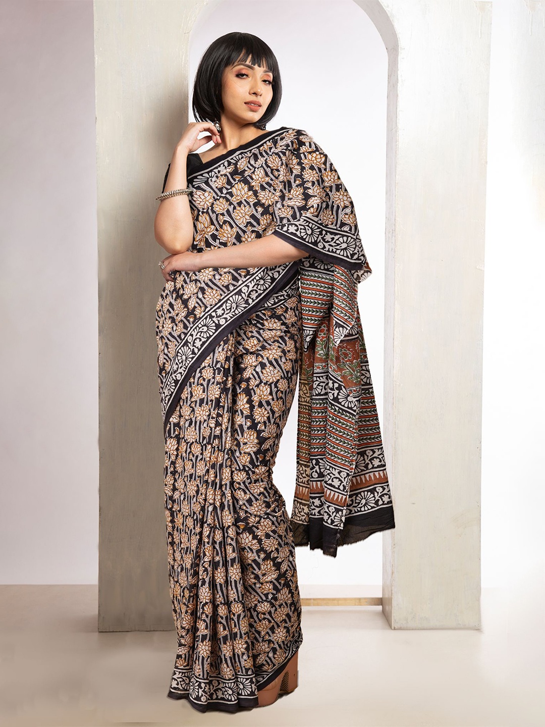 

Unnati Silks Floral Pure Cotton Handloom Bagru Saree, Black