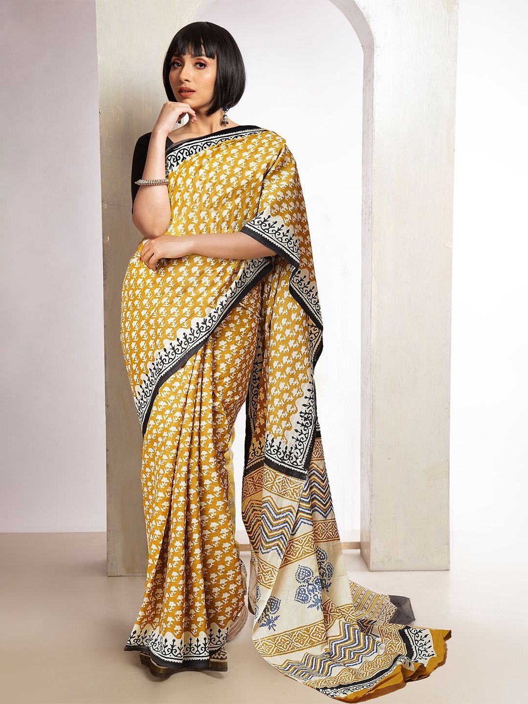 

Unnati Silks Floral Pure Cotton Handloom Bagru Saree, Yellow